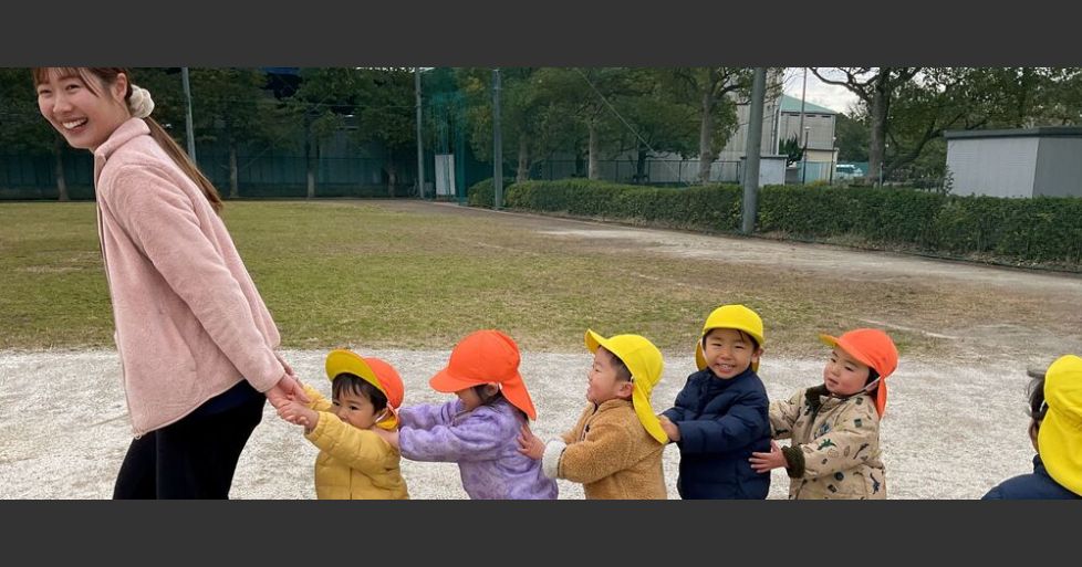 Amazon.co.jp: 育児担当制による乳児保育: 子どもの育ちを支える