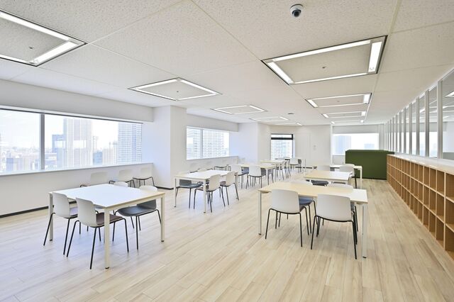 広く明るく快適なリフレッシュエリア