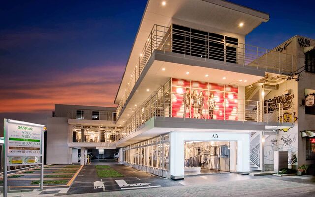 「高収入の駐車場を残したまま新たにテナント賃料が入る。 十二分に納得のいく投資対効果があると判断できました。」  