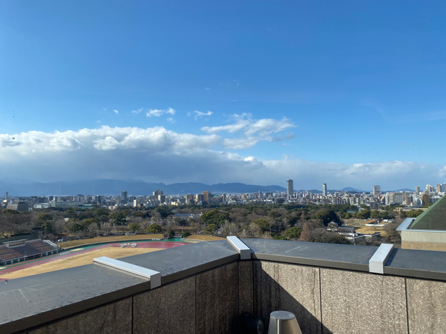 12Fから見える福岡市の景色です。春には桜が咲いている様子も見ることができます。