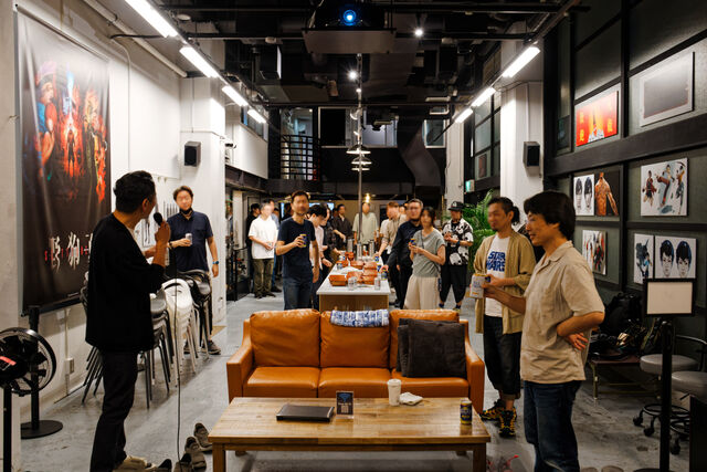 好きなお酒を片手に懇親会の開始です