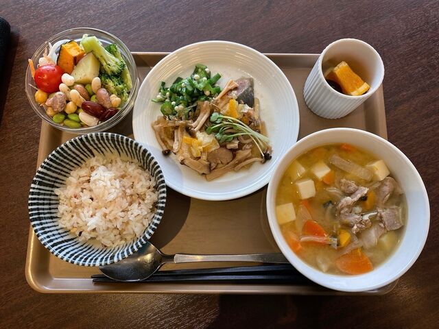 スマートランチの一例です。魚がメインのメニューです。