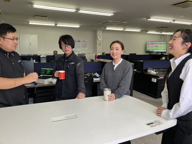 同年代の他部署メンバーともよく話しています