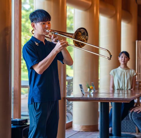 お客様に向け、BGM生演奏を行います！