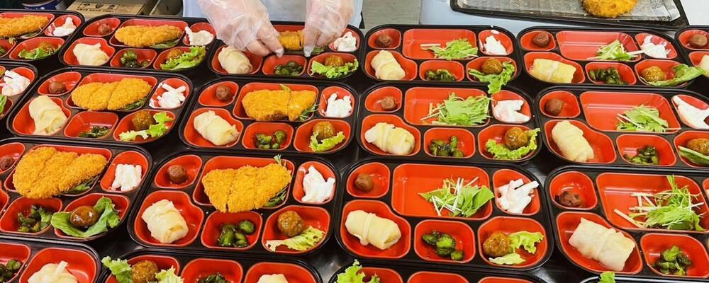 社食弁当の調理配送スタッフ | 伯和グループ
