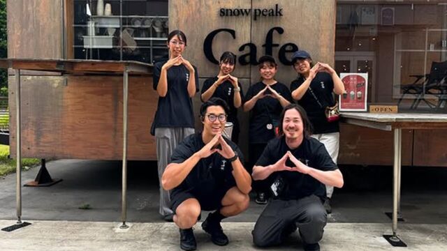 物販とカフェスタッフが協力し合いながら働いています！