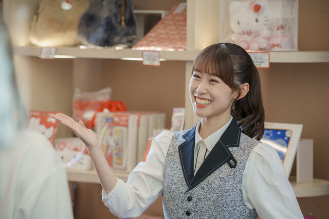 店舗運営業務では、接客サービスをメインに行っていただきます。