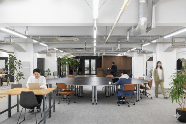 倉庫をリノベーションしたワークスペース