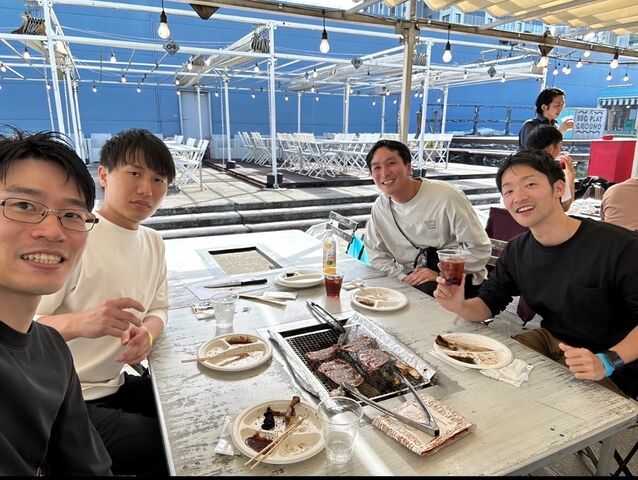 前職の同僚とも定期的に交流をしています。同僚の近況報告を聞くとモチベーションになることも多いです。