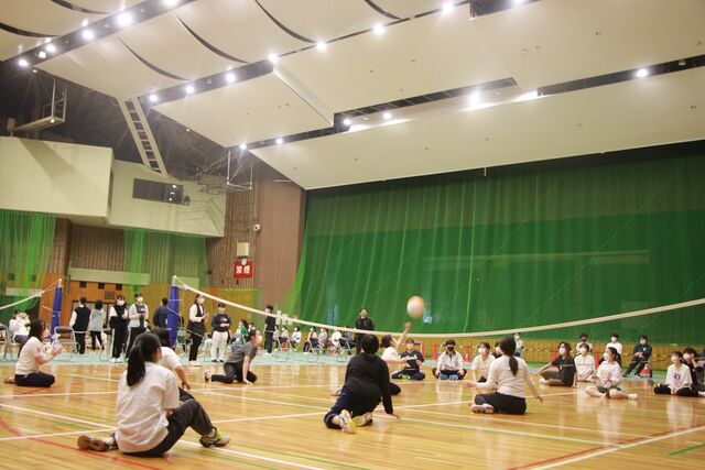 レクリエーション大会。学生を支え、コミュニケーション!