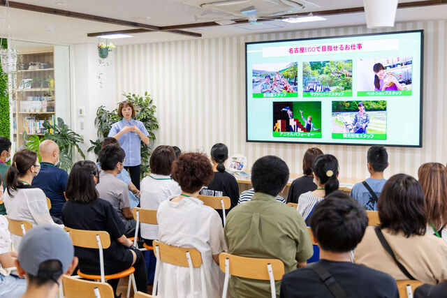オープンキャンパスの風景。出会った高校生が入学し、成長して卒業していく姿を見届けられることが大きな魅力です。