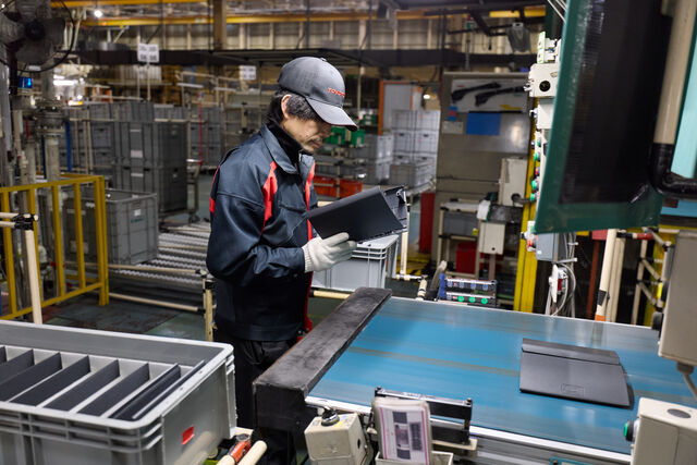 篠原工場　製造課の仕事風景です！