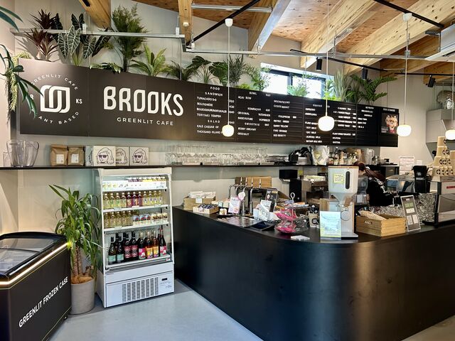 BROOKS GREENLITCAFE MinamiAoyama