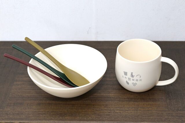 廃棄米をアップサイクルした食器を活用。持続可能性を追求。