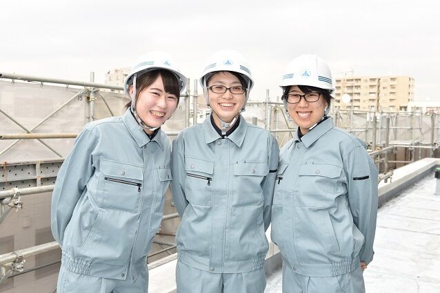 「女性が加わると現場がなごむね」と職人さんたちに言われることも多く、厳しいながらも楽しく取り組めています。女性がまだまだ少ないフィールドですが、会社は女性が活躍できるように考慮してくれます。アクティブな方なら絶対活躍できますよ。