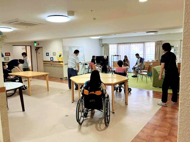 笑顔と交流があふれる、心温まるレクリエーションのひととき。