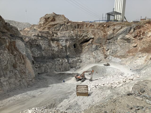 主に輸入案件を担当しており、定期的に海外出張で現地の鉱山や工場を視察しています。