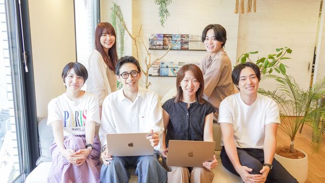 オフィスカジュアル＆イヤホンOK、自分らしく働ける環境です。