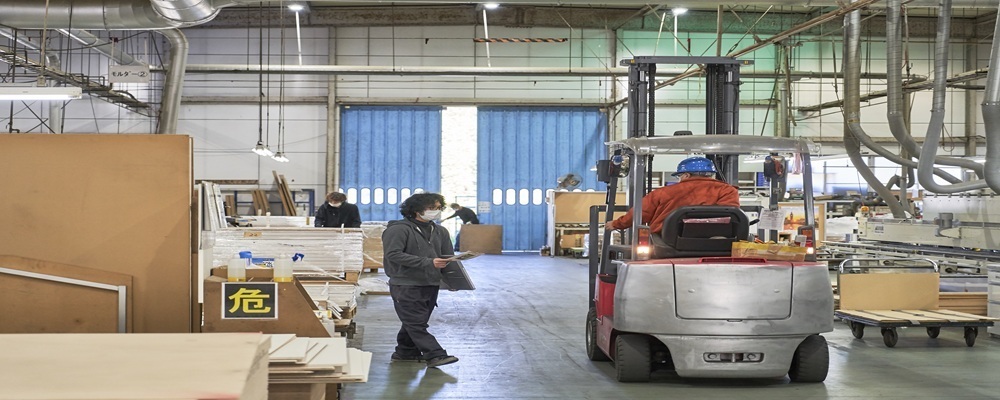 【正社員】家具メーカーの倉庫内作業スタッフ／⭐【フォークリフト免許必須】日勤のみ／基本土日祝休み⭐ | 株式会社パモウナ