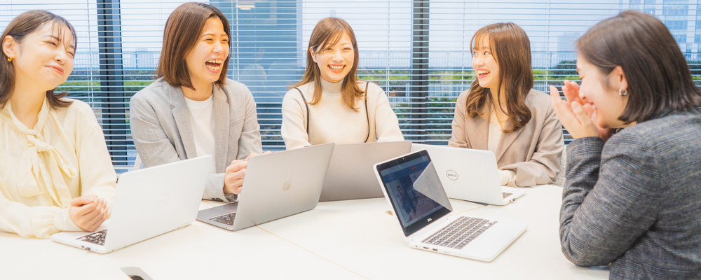 女子大学生集合写真 ○26新卒採用【東京本社】人材事業/女子学生キャリア支援 | スカラグループ