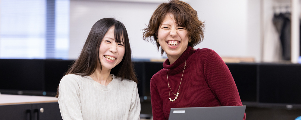 オフィス家具の自社ECサイトのデザイナーをまとめるディレクターを募集/服装・ネイル・髪型自由/年間休日125日 | オフィスコム株式会社