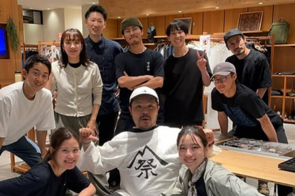 4名の社員と5名のアルバイトで運営しております！