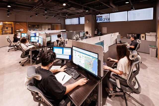 コミュニケーションセンターの執務室の様子。