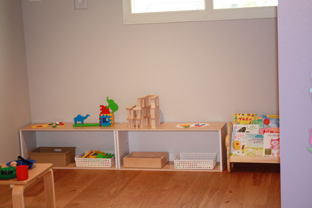 年齢に合わせたおもちゃを用意した安心して遊べる環境