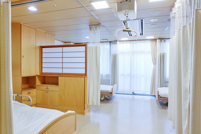 Before：4人部屋でプライバシーの確保に課題