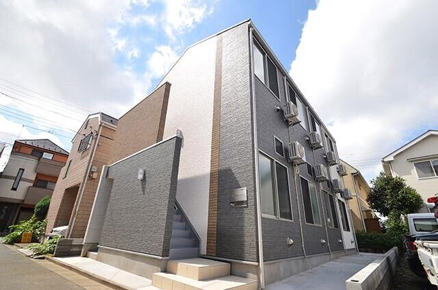 シノケンのデザイナーズアパートは、土地の条件や形状にあわせて自社の設計部門が1棟ずつオリジナルのプランニング・設計を行います。